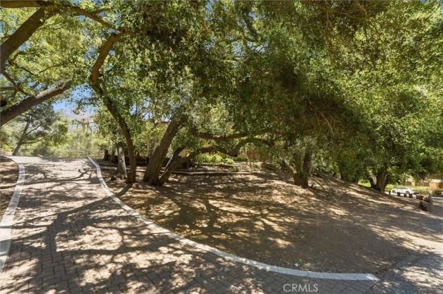 736 Crater Oak Drive, Calabasas, CA 91302