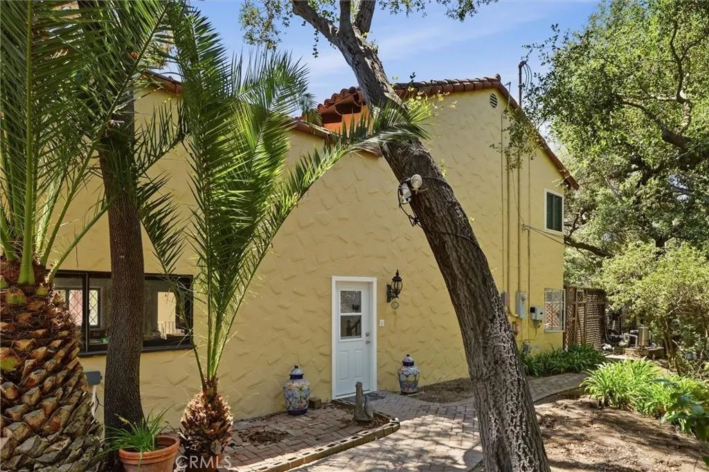 736 Crater Oak Drive, Calabasas, CA 91302