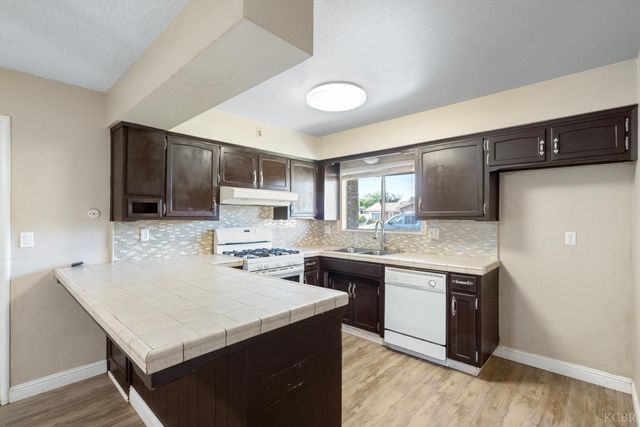 1175 Levich Circle, Hanford, CA 93230