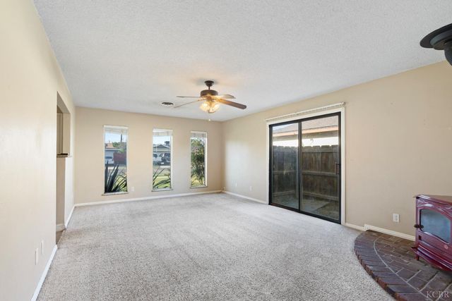 1175 Levich Circle, Hanford, CA 93230