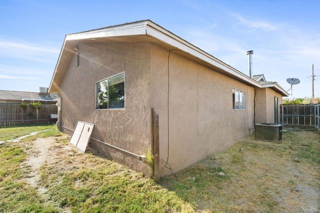 1175 Levich Circle, Hanford, CA 93230