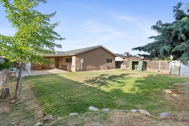 1175 Levich Circle, Hanford, CA 93230