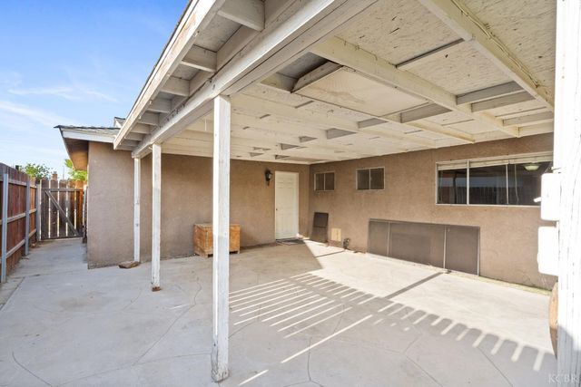 1175 Levich Circle, Hanford, CA 93230