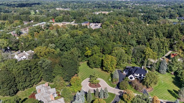 42 Beresford Court, Bloomfield Charter Township, MI 48304