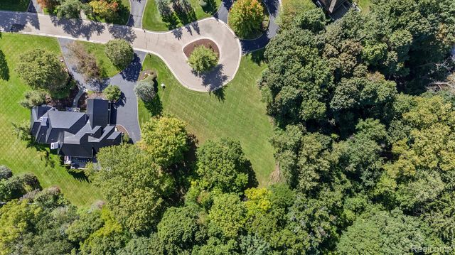 42 Beresford Court, Bloomfield Charter Township, MI 48304