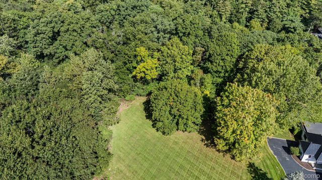 42 Beresford Court, Bloomfield Charter Township, MI 48304