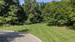 42 Beresford Court, Bloomfield Charter Township, MI 48304