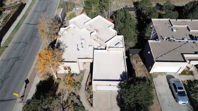 2933 Pueblo Halona, Santa Fe, NM 87507