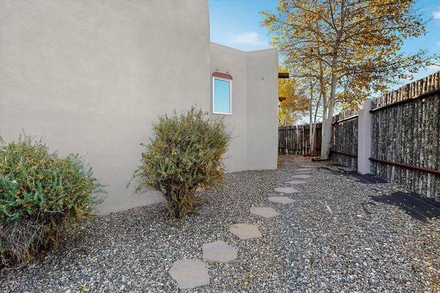 2933 Pueblo Halona, Santa Fe, NM 87507