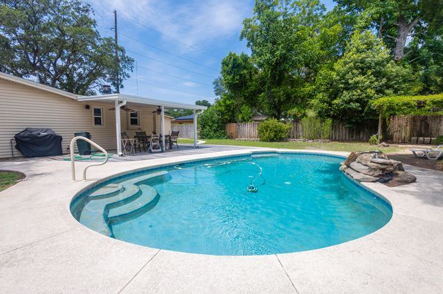 28 NW Carlton Court, Fort Walton Beach, FL 32548
