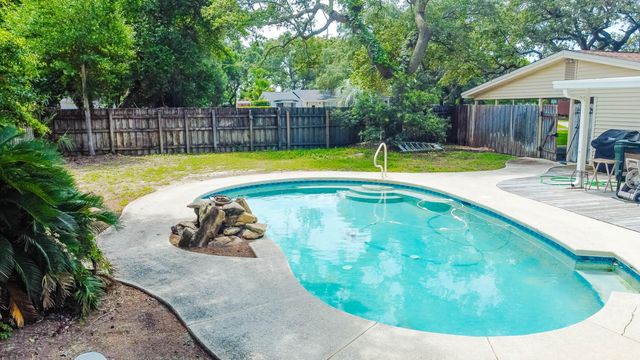 28 NW Carlton Court, Fort Walton Beach, FL 32548