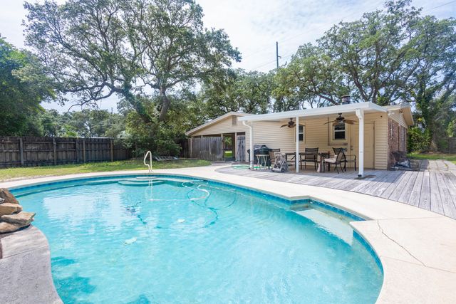28 NW Carlton Court, Fort Walton Beach, FL 32548
