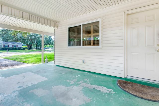 28 NW Carlton Court, Fort Walton Beach, FL 32548