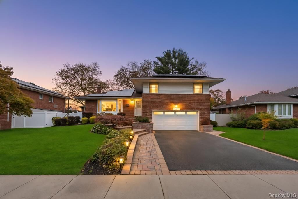 24 Glenwood Road, Plainview, NY 11803