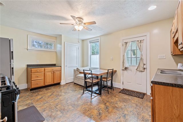 318-320 Sprott Way, Sewickley, PA 15143
