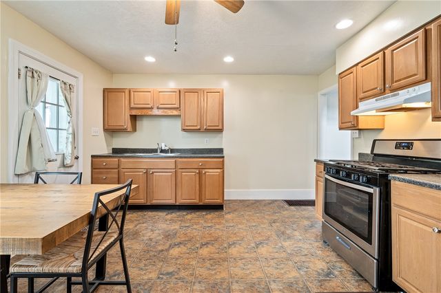 318-320 Sprott Way, Sewickley, PA 15143