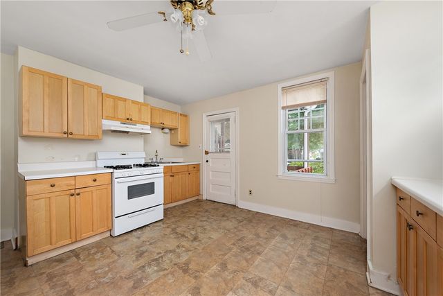 318-320 Sprott Way, Sewickley, PA 15143
