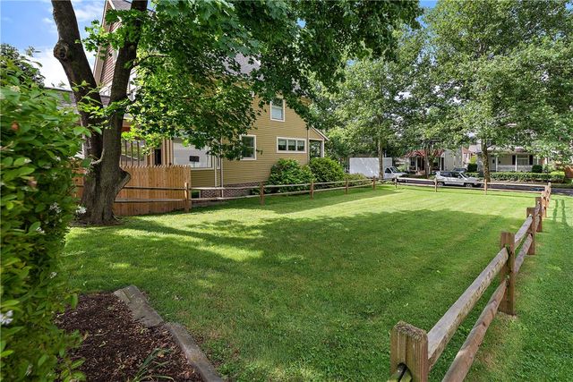 318-320 Sprott Way, Sewickley, PA 15143
