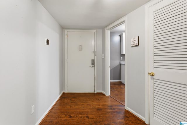 2104 Montreat Ln Apt C, Vestavia Hills, AL 35216