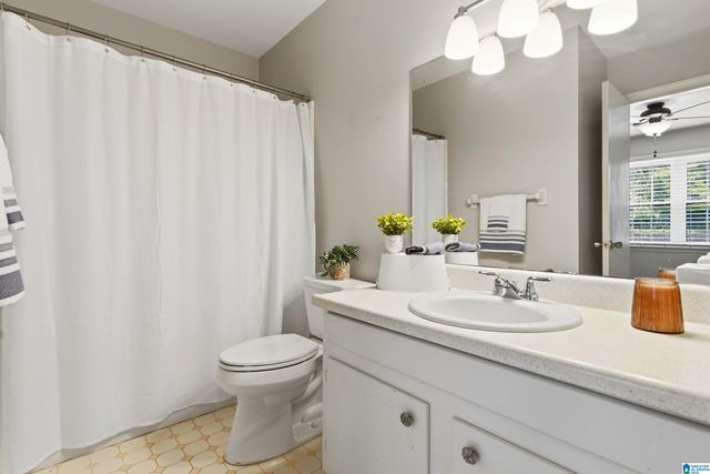 2104 Montreat Ln Apt C, Vestavia Hills, AL 35216