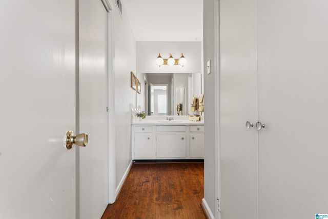 2104 Montreat Ln Apt C, Vestavia Hills, AL 35216