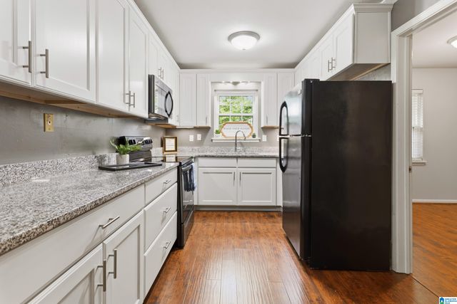 2104 Montreat Ln Apt C, Vestavia Hills, AL 35216