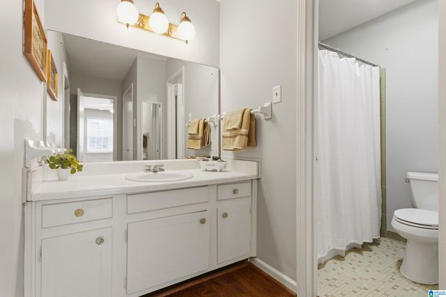2104 Montreat Ln Apt C, Vestavia Hills, AL 35216