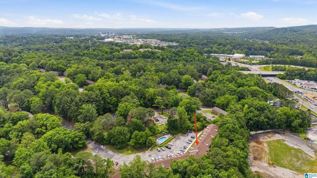2104 Montreat Ln Apt C, Vestavia Hills, AL 35216