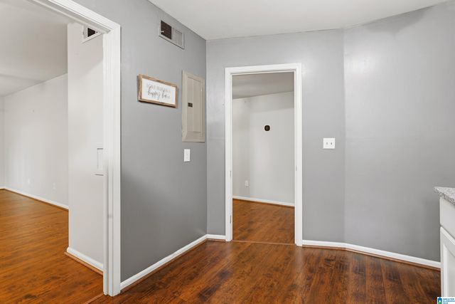 2104 Montreat Ln Apt C, Vestavia Hills, AL 35216