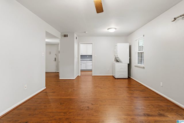 2104 Montreat Ln Apt C, Vestavia Hills, AL 35216