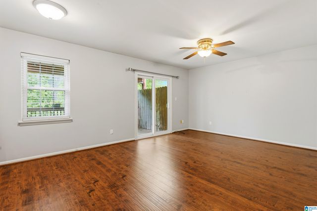 2104 Montreat Ln Apt C, Vestavia Hills, AL 35216
