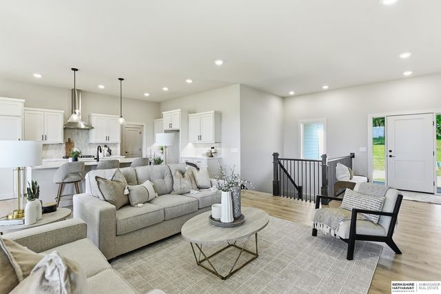 9808 Overland Trail, Papillion, NE 68046