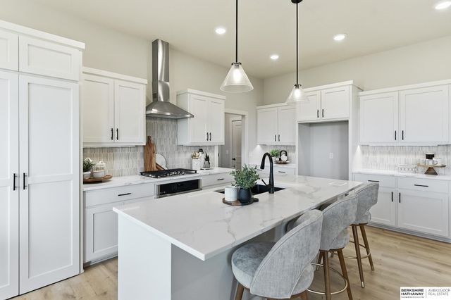 9808 Overland Trail, Papillion, NE 68046