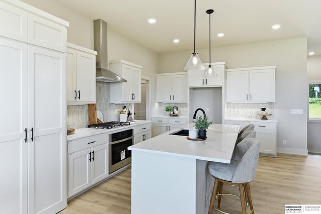 9808 Overland Trail, Papillion, NE 68046