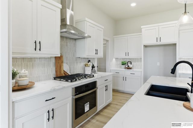 9808 Overland Trail, Papillion, NE 68046