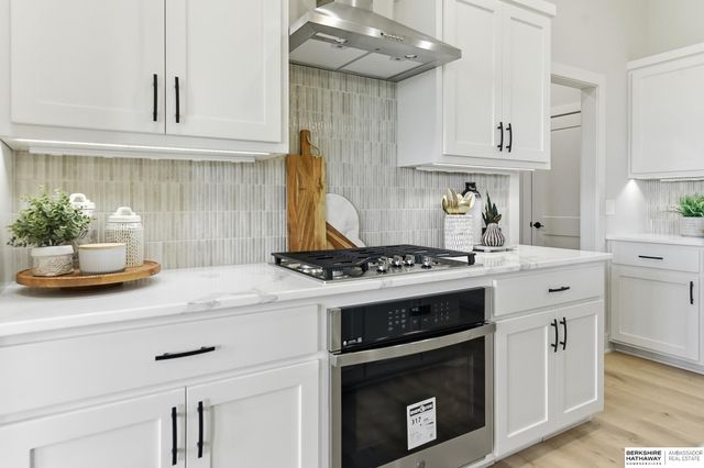 9808 Overland Trail, Papillion, NE 68046