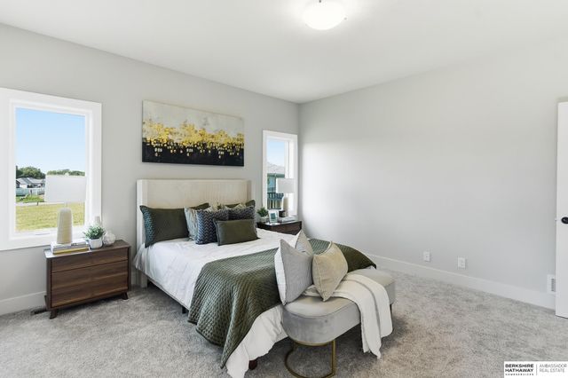 9808 Overland Trail, Papillion, NE 68046