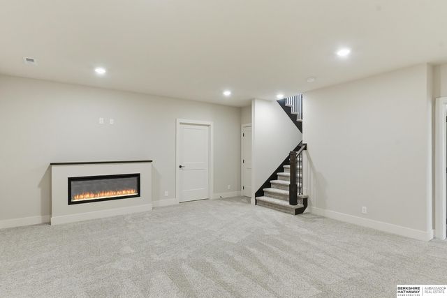 9808 Overland Trail, Papillion, NE 68046
