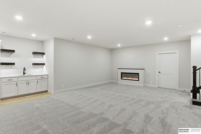 9808 Overland Trail, Papillion, NE 68046