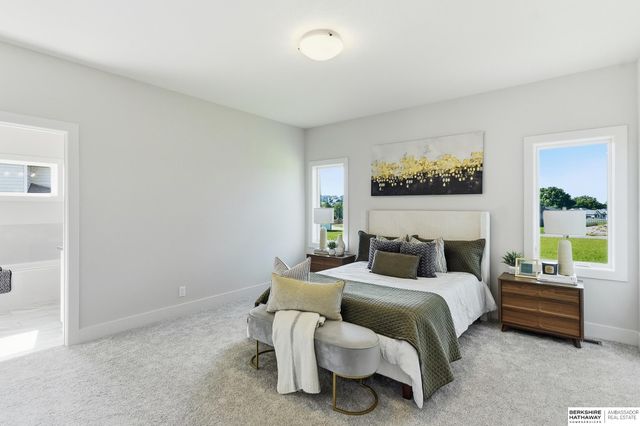 9808 Overland Trail, Papillion, NE 68046