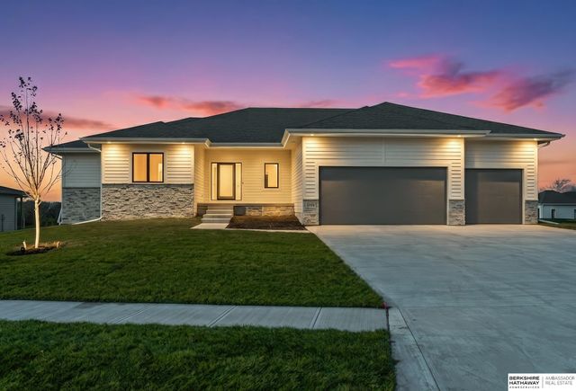 9808 Overland Trail, Papillion, NE 68046