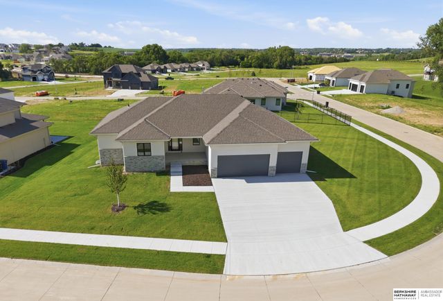 9808 Overland Trail, Papillion, NE 68046