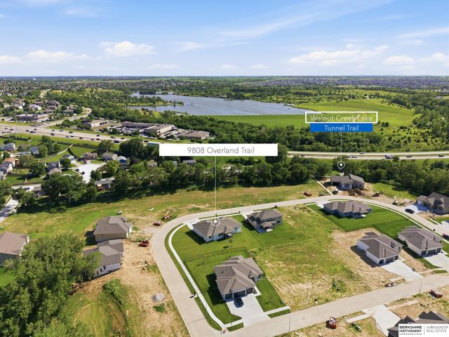 9808 Overland Trail, Papillion, NE 68046
