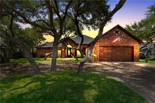 111 Forest Hills Dr, Rockport, TX 78382