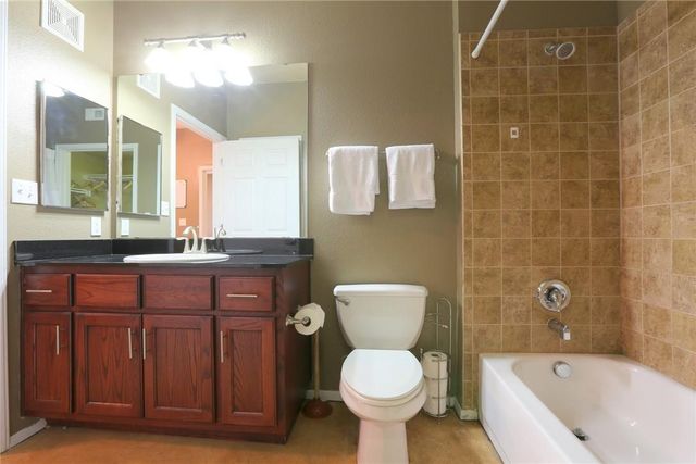 910 W 25th ST 502, Austin, TX 78705