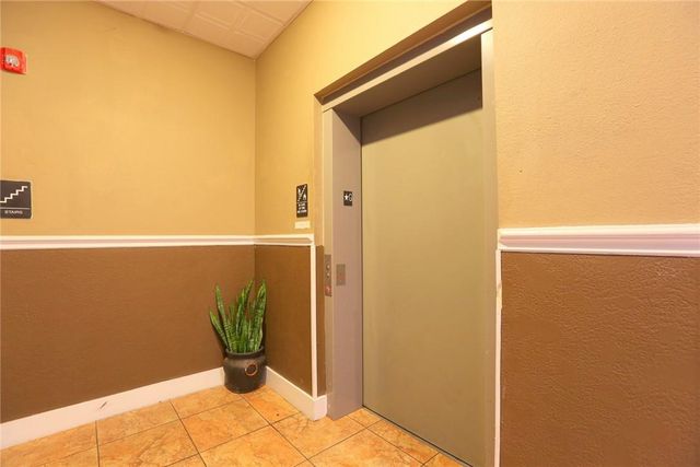 910 W 25th ST 502, Austin, TX 78705