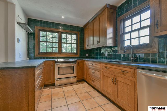 2602 Woodsdale Boulevard, Lincoln, NE 68502