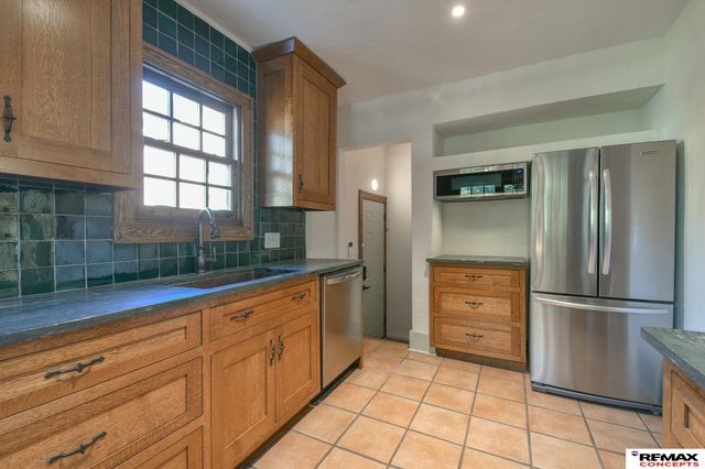 2602 Woodsdale Boulevard, Lincoln, NE 68502