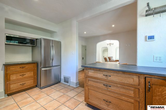 2602 Woodsdale Boulevard, Lincoln, NE 68502