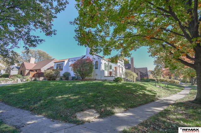 2602 Woodsdale Boulevard, Lincoln, NE 68502